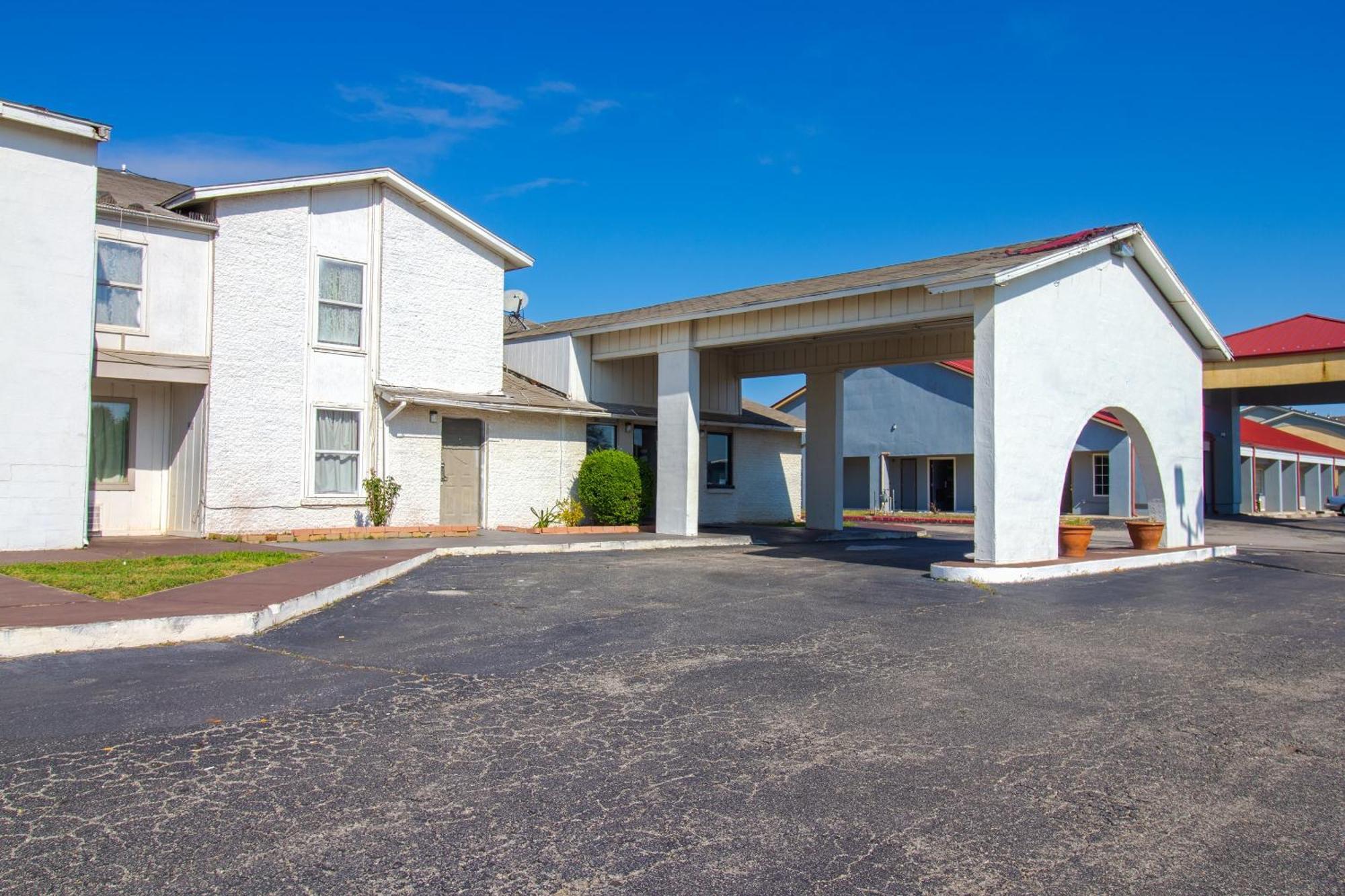 Studio Inn Extended Stay Oklahoma City Airport By Oyo Екстер'єр фото