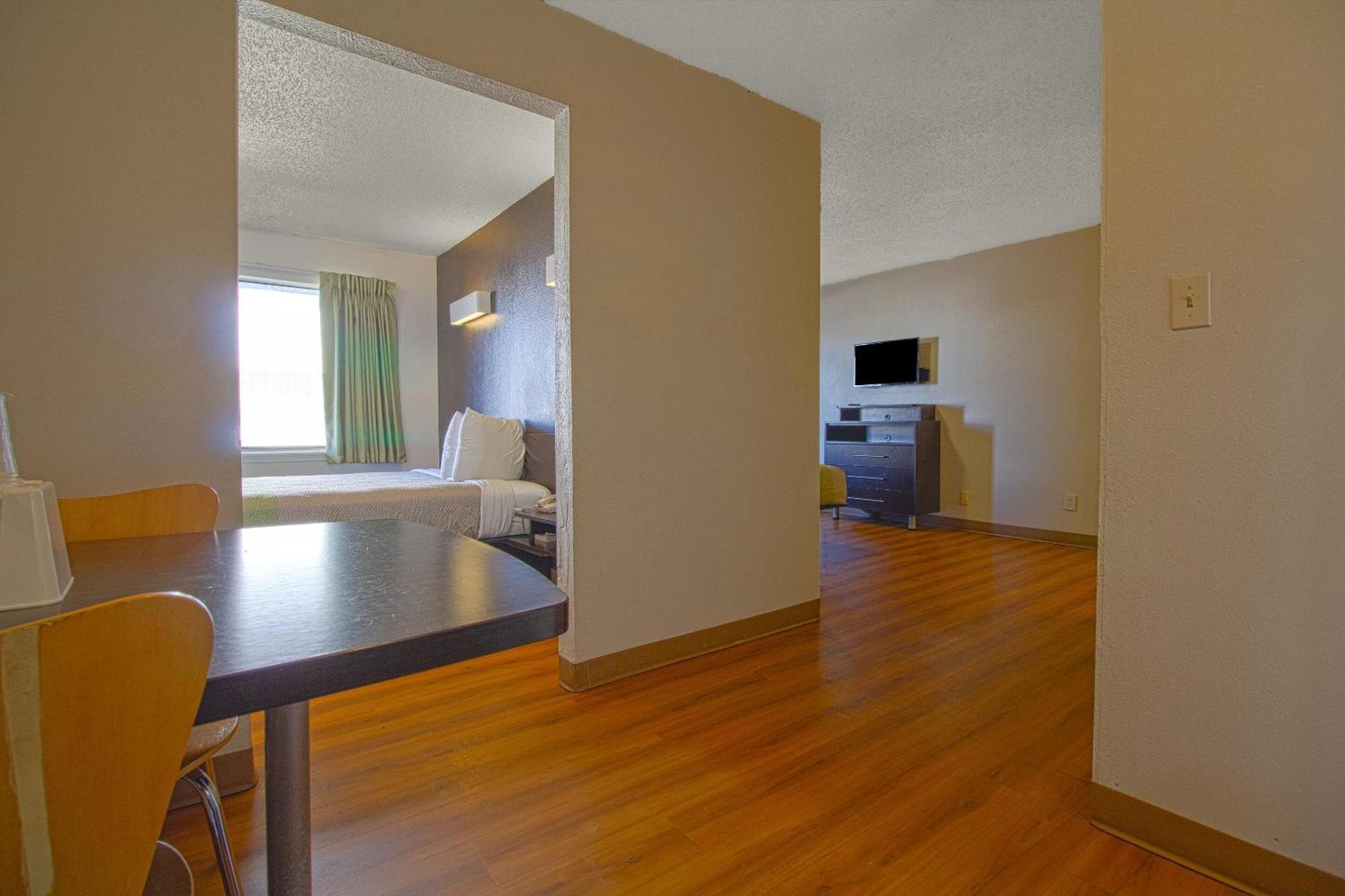 Studio Inn Extended Stay Oklahoma City Airport By Oyo Екстер'єр фото