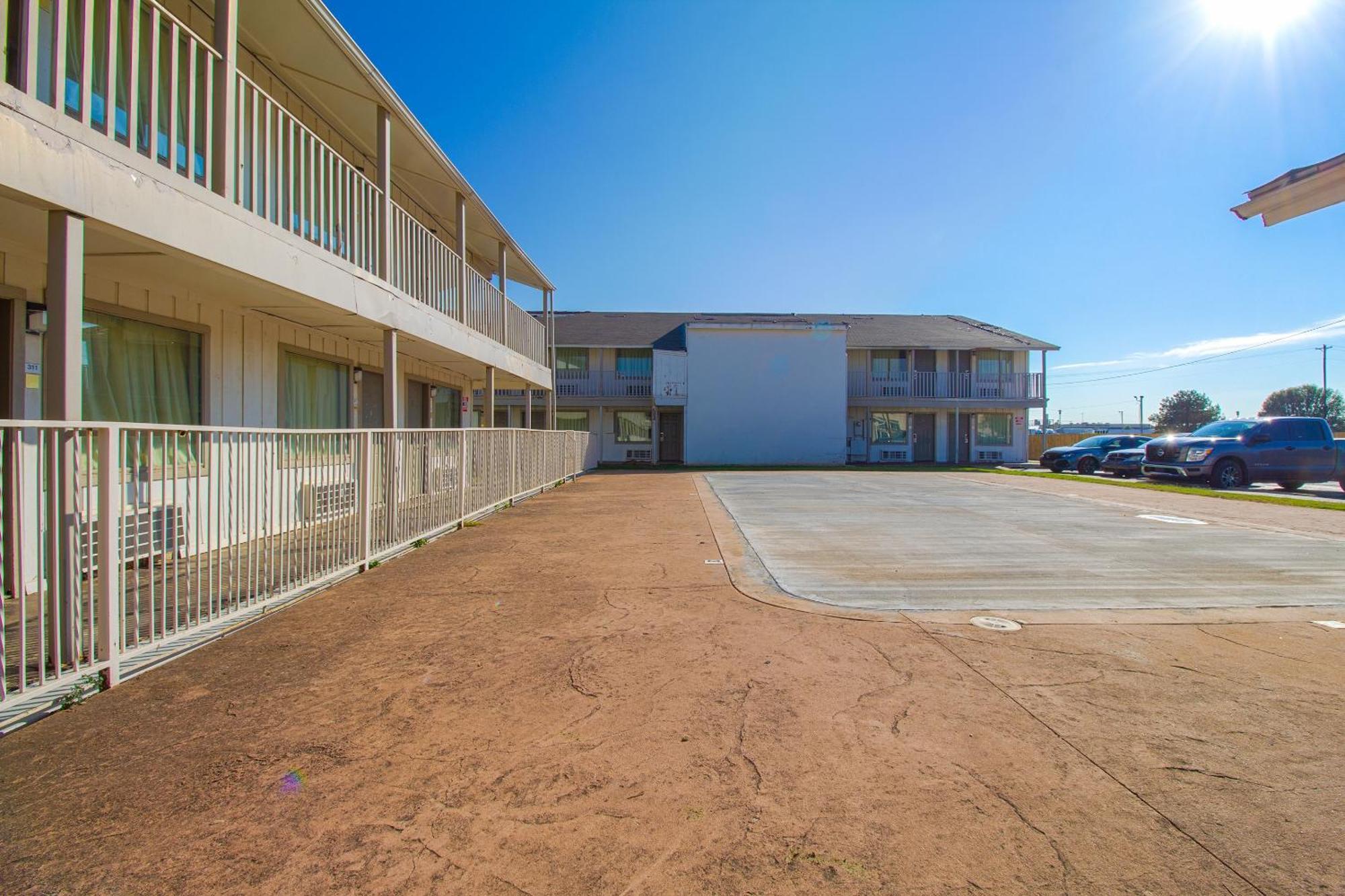 Studio Inn Extended Stay Oklahoma City Airport By Oyo Екстер'єр фото