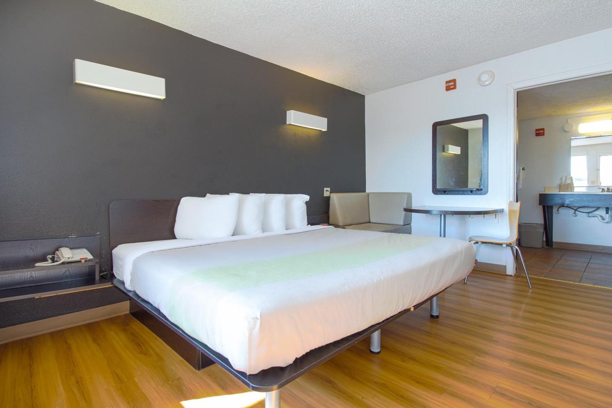 Studio Inn Extended Stay Oklahoma City Airport By Oyo Екстер'єр фото