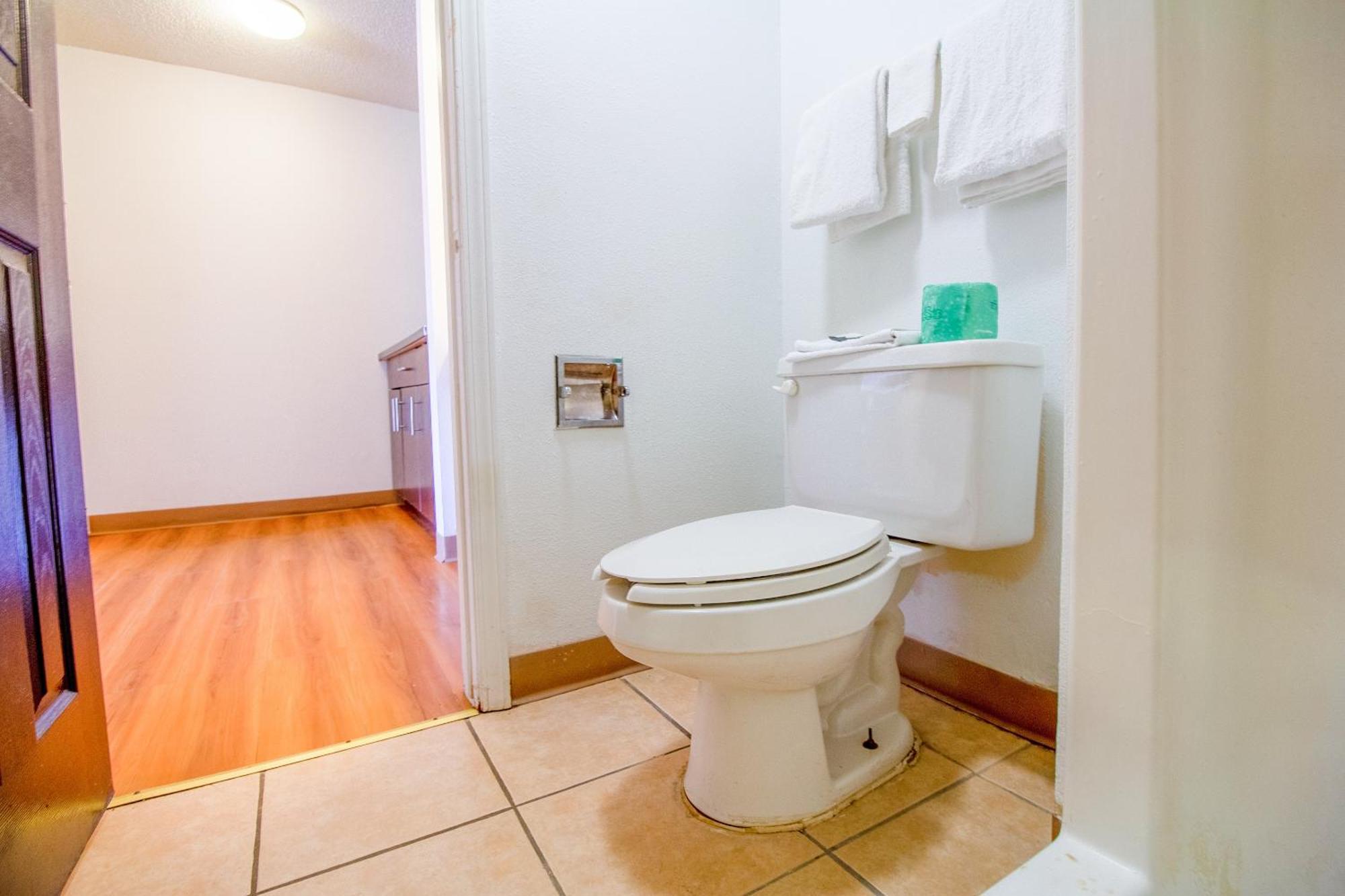 Studio Inn Extended Stay Oklahoma City Airport By Oyo Екстер'єр фото