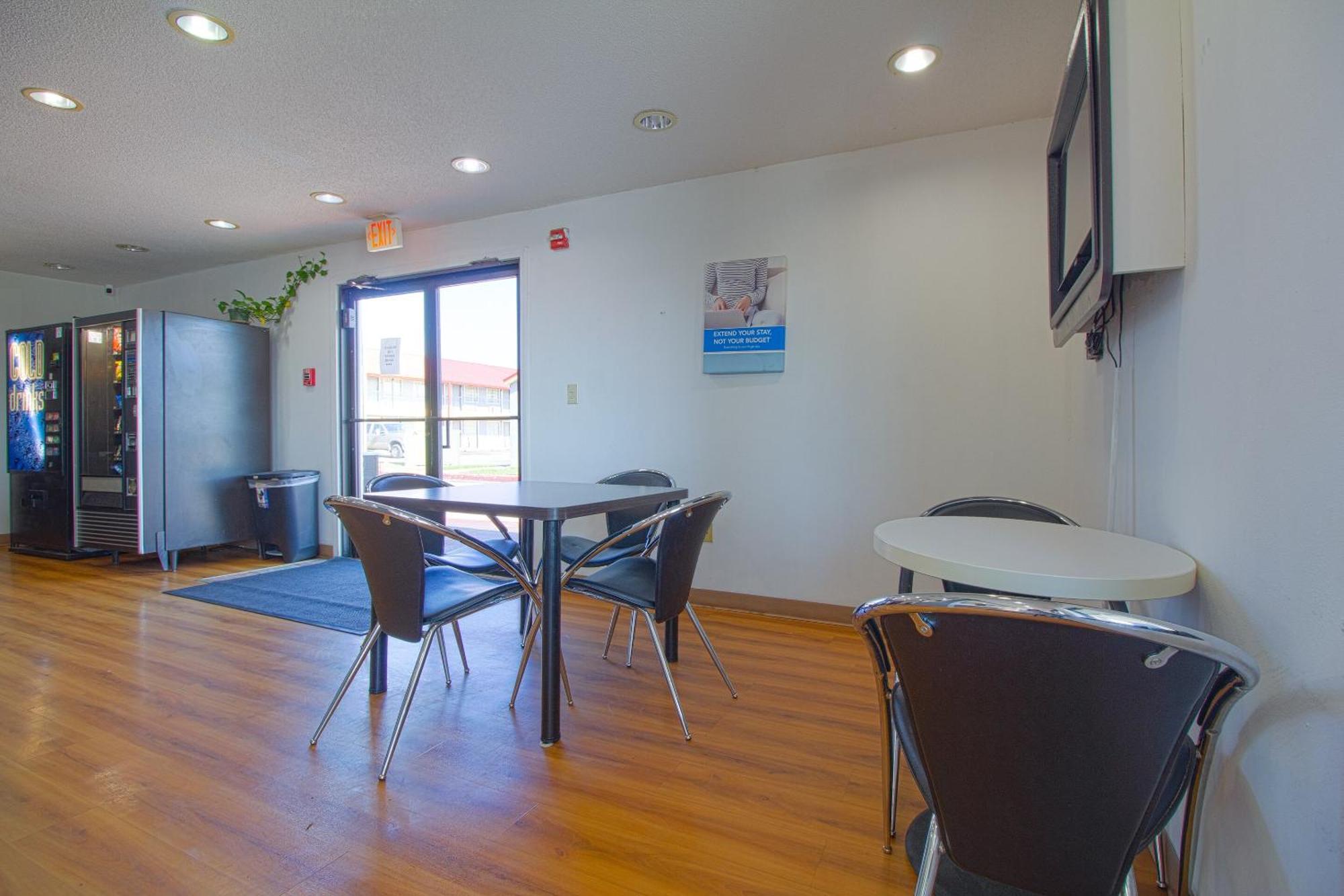 Studio Inn Extended Stay Oklahoma City Airport By Oyo Екстер'єр фото