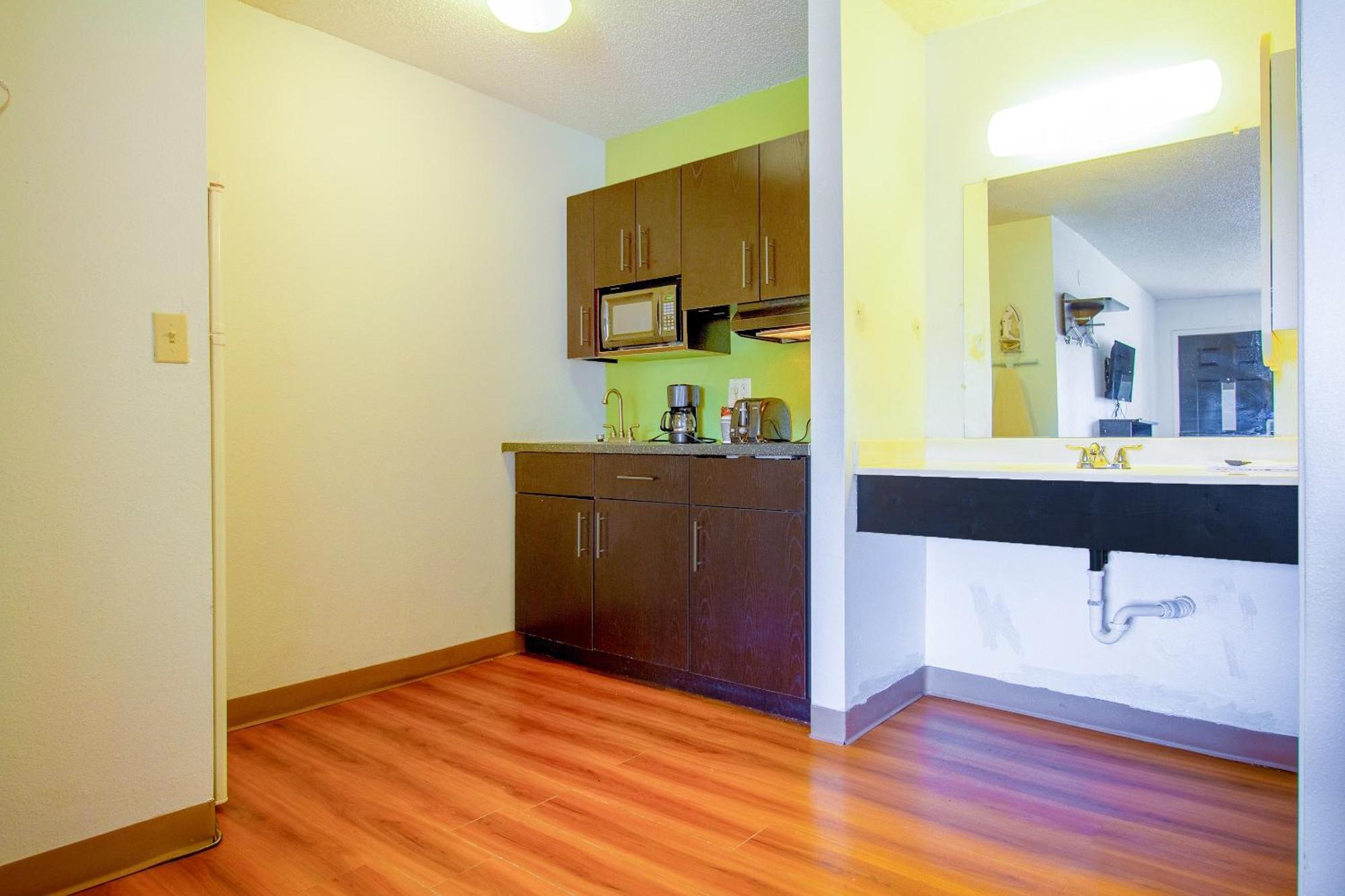 Studio Inn Extended Stay Oklahoma City Airport By Oyo Екстер'єр фото