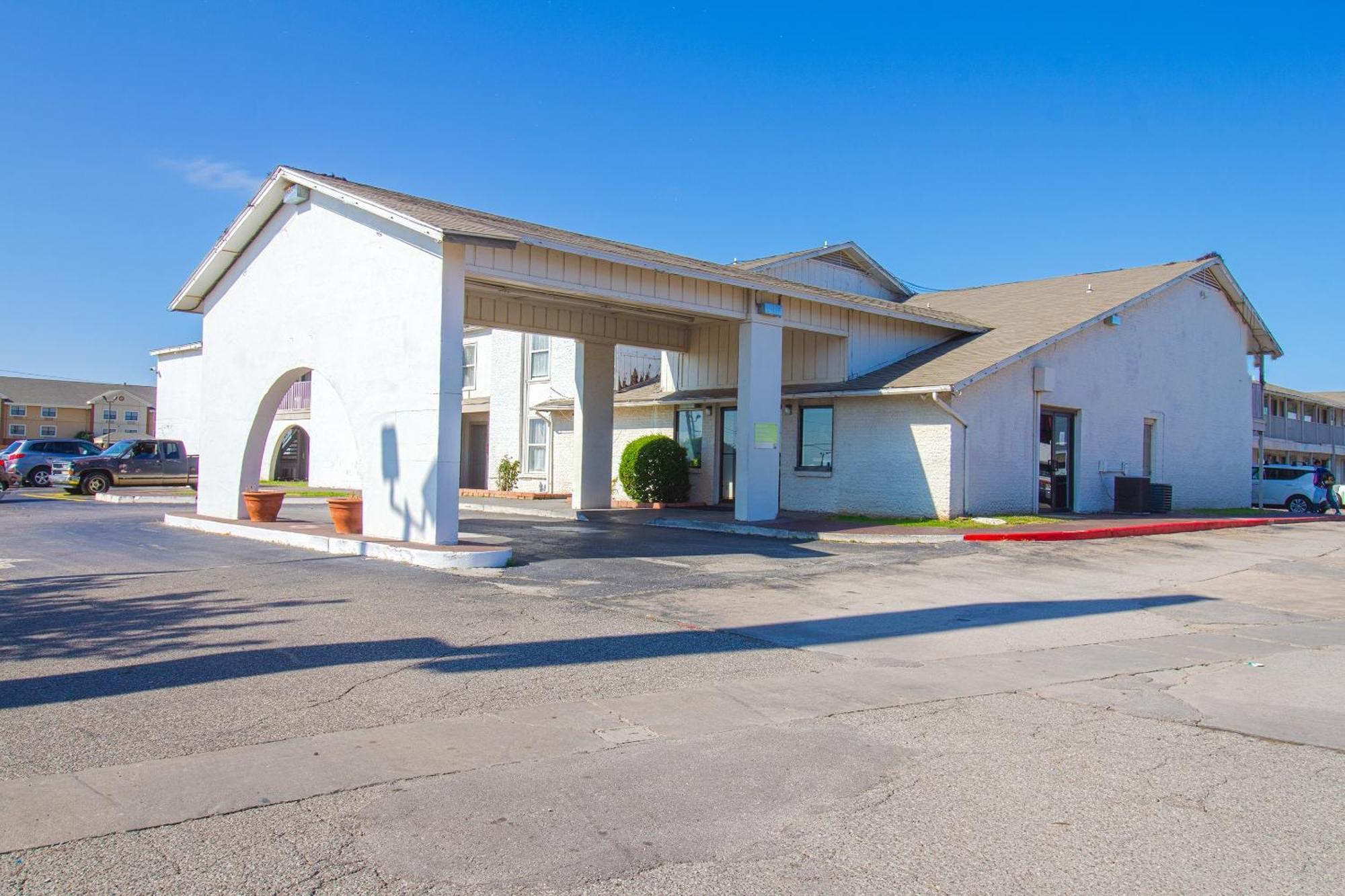 Studio Inn Extended Stay Oklahoma City Airport By Oyo Екстер'єр фото