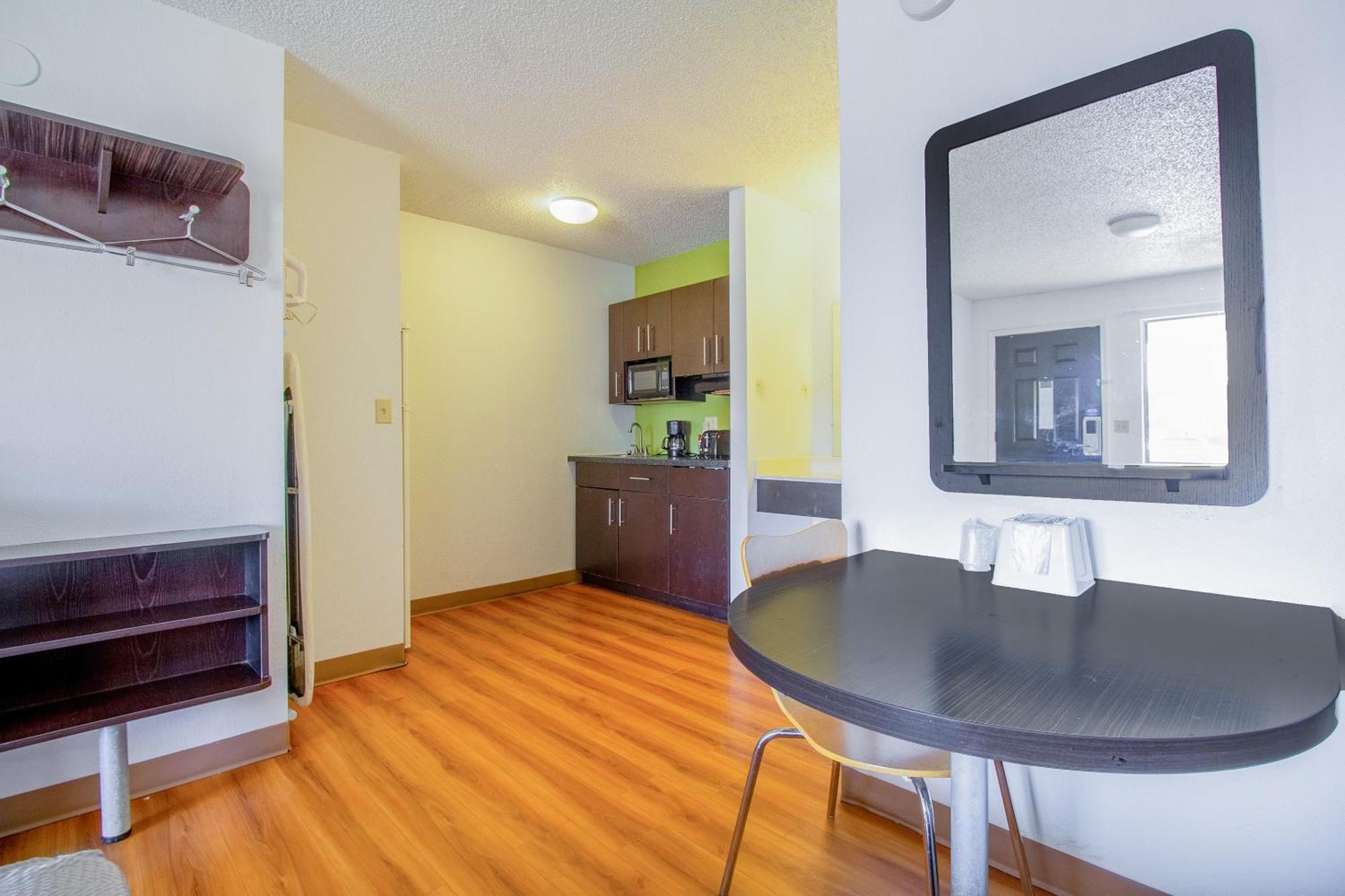 Studio Inn Extended Stay Oklahoma City Airport By Oyo Екстер'єр фото