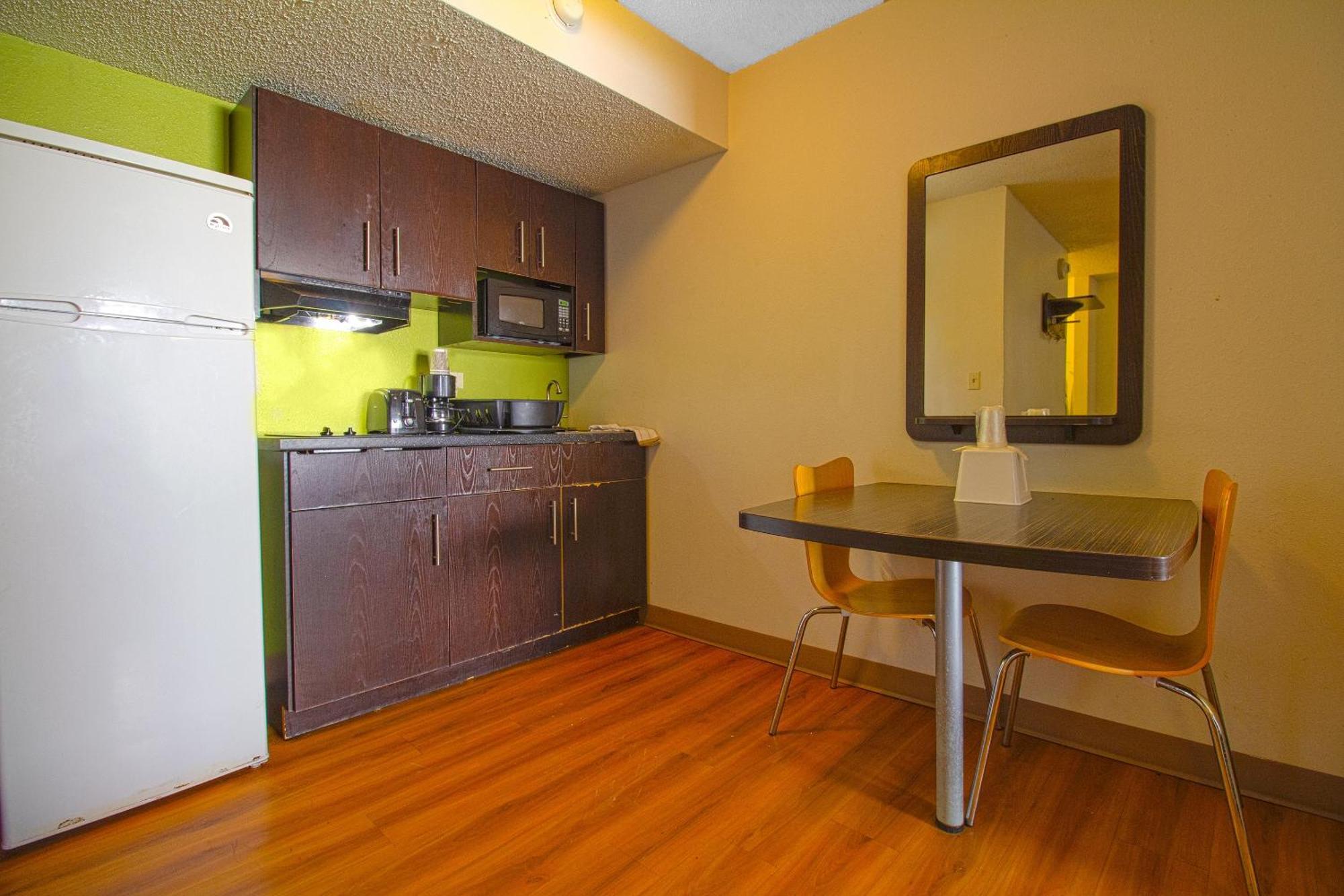 Studio Inn Extended Stay Oklahoma City Airport By Oyo Екстер'єр фото