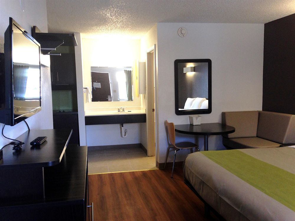 Studio Inn Extended Stay Oklahoma City Airport By Oyo Екстер'єр фото