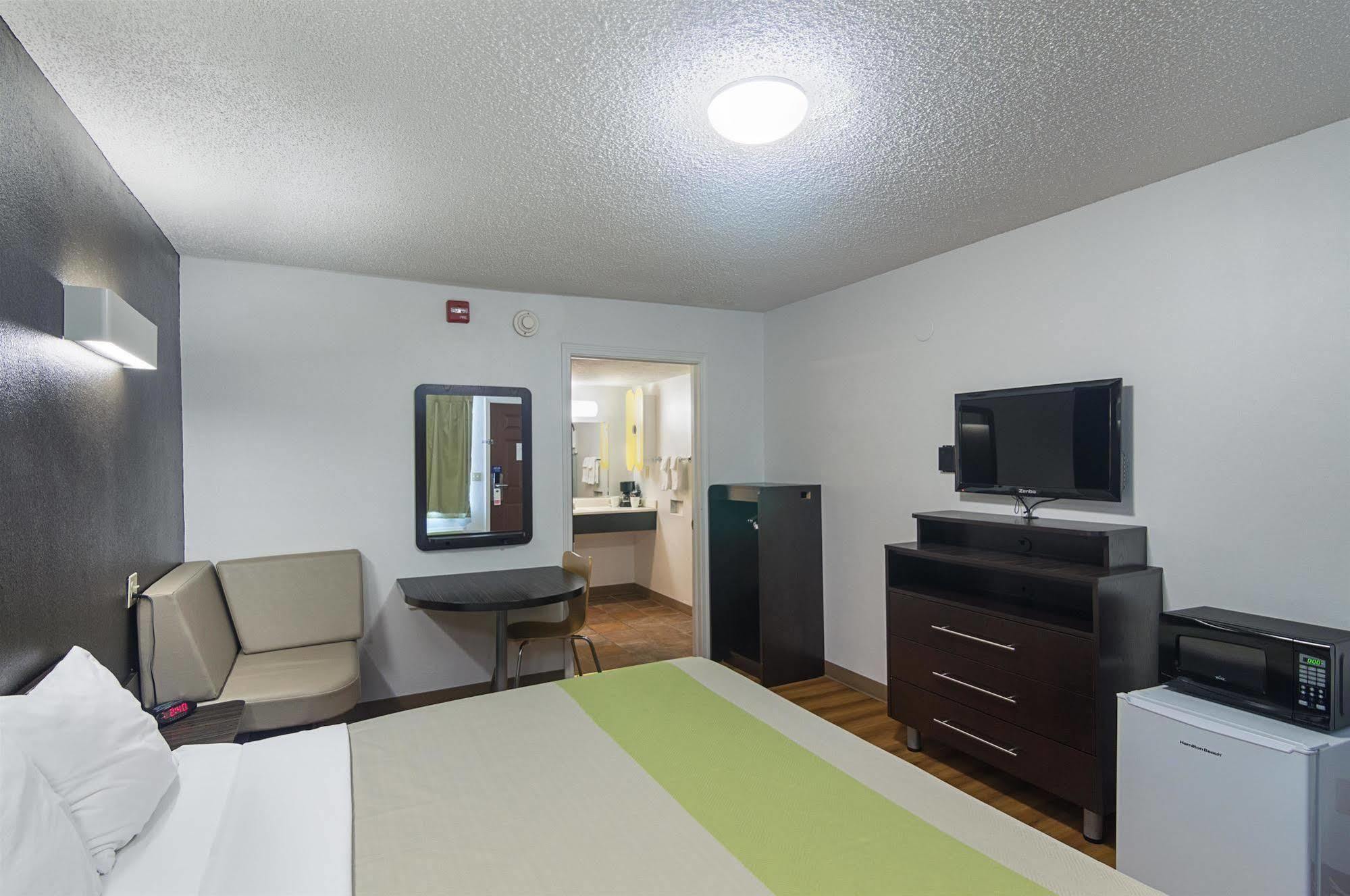 Studio Inn Extended Stay Oklahoma City Airport By Oyo Екстер'єр фото